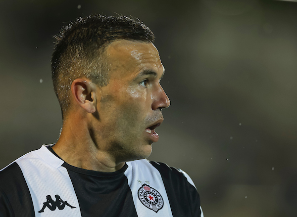 TVITOVI - Godina je 2047, Partizan ne može da stvori šansu... Uvedi Natha!"